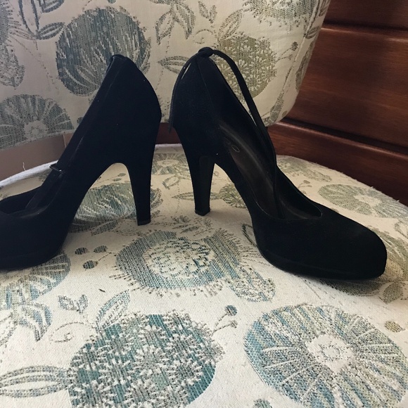 Aldo Black Suede Material Almond Toe Ankle Strap Heels - size 39 - Picture 6 of 10